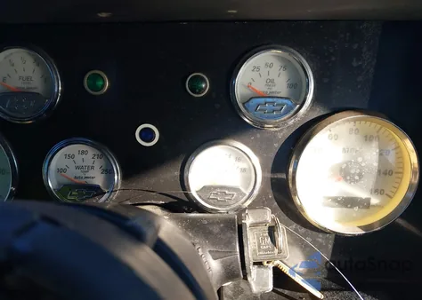 1984 Chevrolet Corvette from USA, damaged, VIN 1G1AY0787E5130904